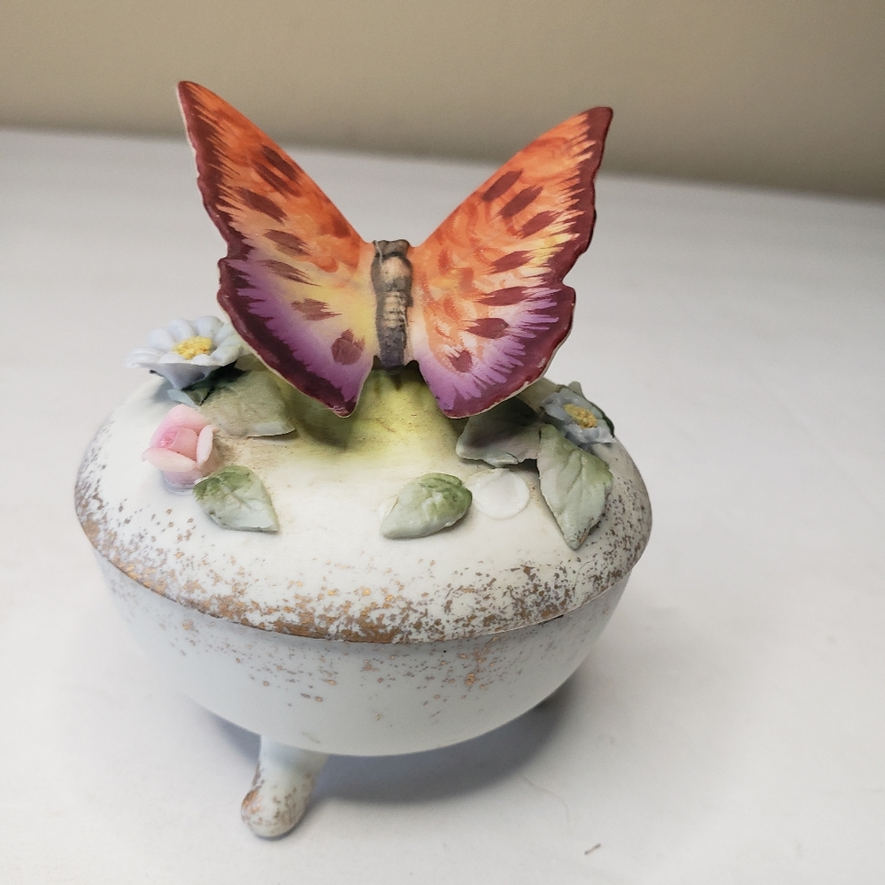Lefton porcelain trinket box with butterflies and flowers 148